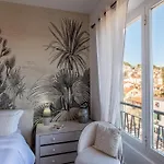 Guesthost - Modern Flat With Lovely Terrace Apartment