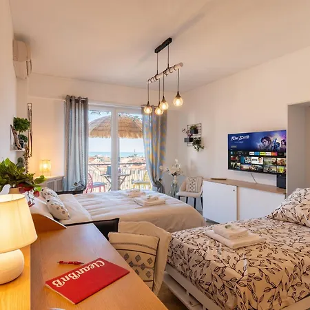 아파트 Guesthost - Modern Flat With Lovely Terrace 산레모