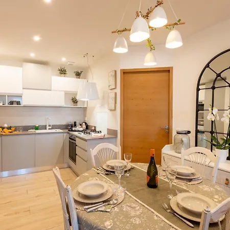 Apartamento Guesthost - Modern Flat With Lovely Terrace *