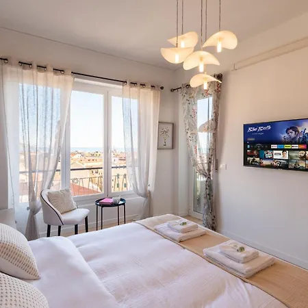Guesthost - Modern Flat With Lovely Terrace Apartamento